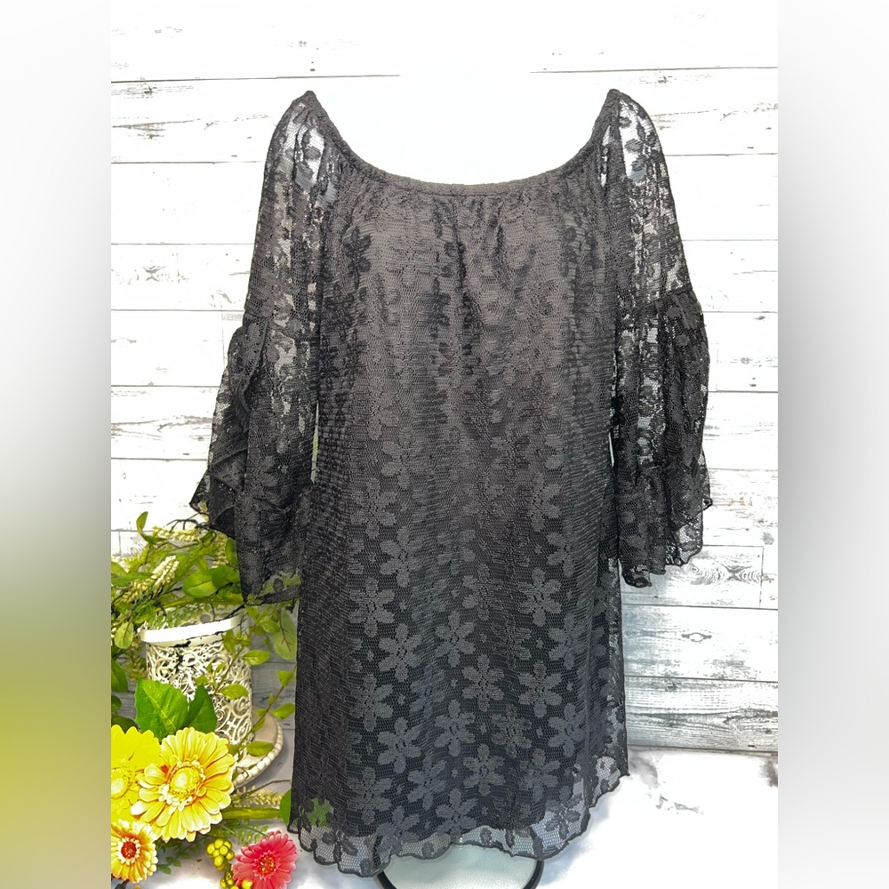 Tina B Black Lace dress\top small on or off the shoulder fully lined.